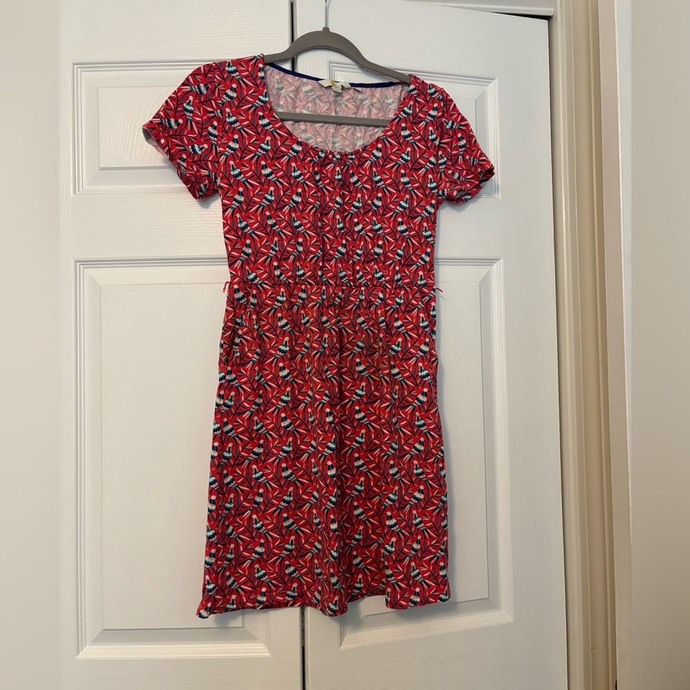 Super cute Boden knit dress with a bird pattern 6P